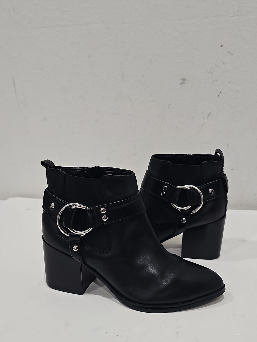 Marc Fisher Black Leather Pointed Ankle Western Boot Block Heel Sz 7